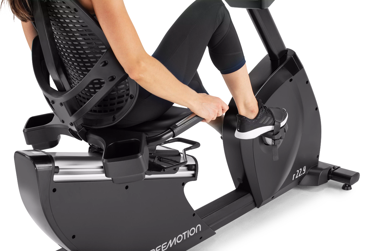 r22.9 Lifestyle ClimbMill with Group Training LED Console